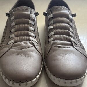 Women’s Taupe Leather Casual Shoes